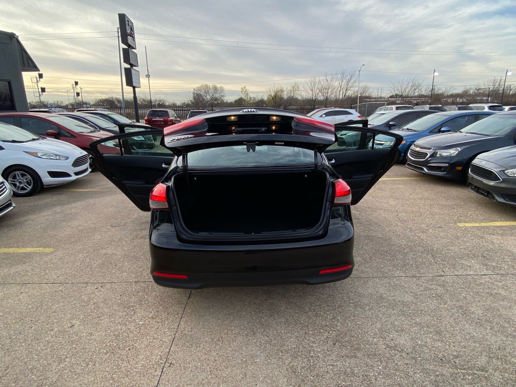 2017 Kia Forte Image 11