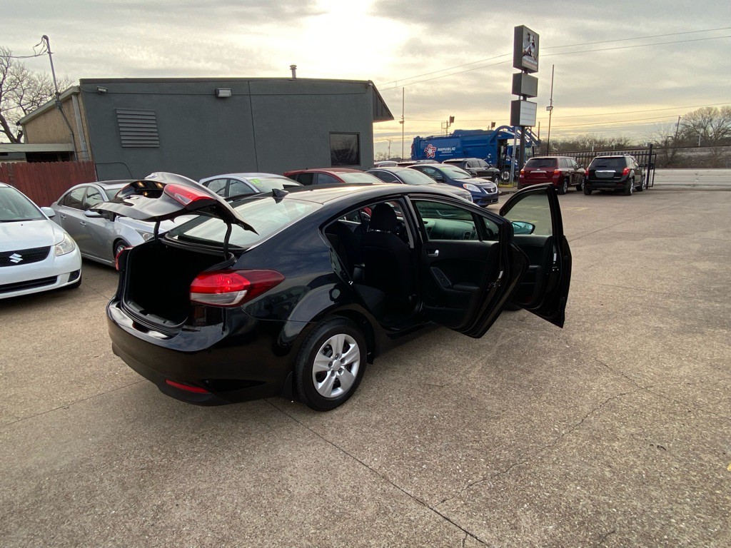 2017 Kia Forte Image 12