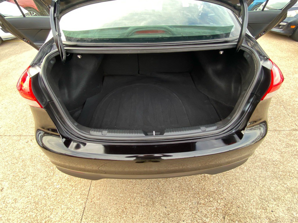 2017 Kia Forte Image 16