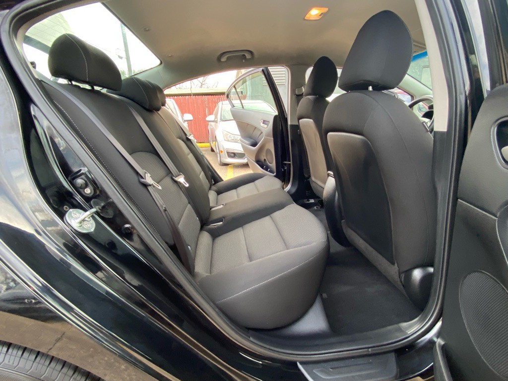 2017 Kia Forte Image 17