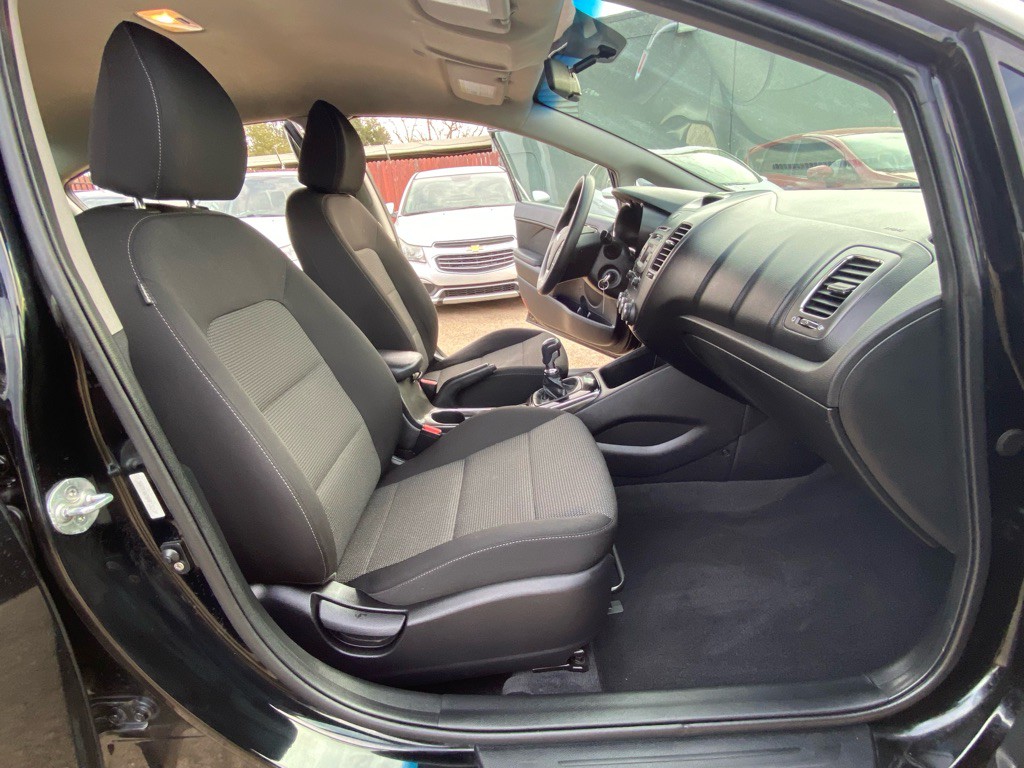 2017 Kia Forte Image 18