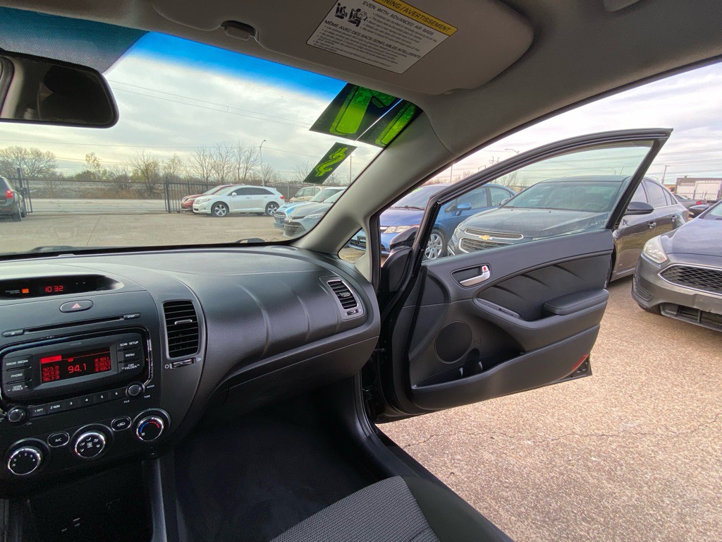 2017 Kia Forte Image 21