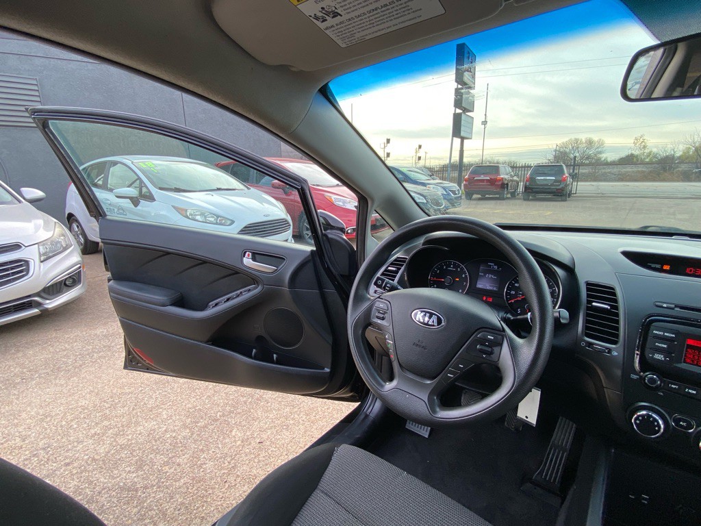 2017 Kia Forte Image 22