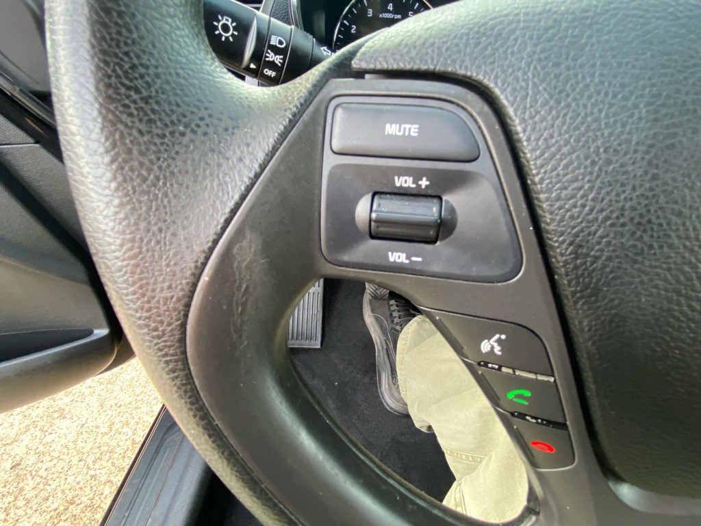 2017 Kia Forte Image 24