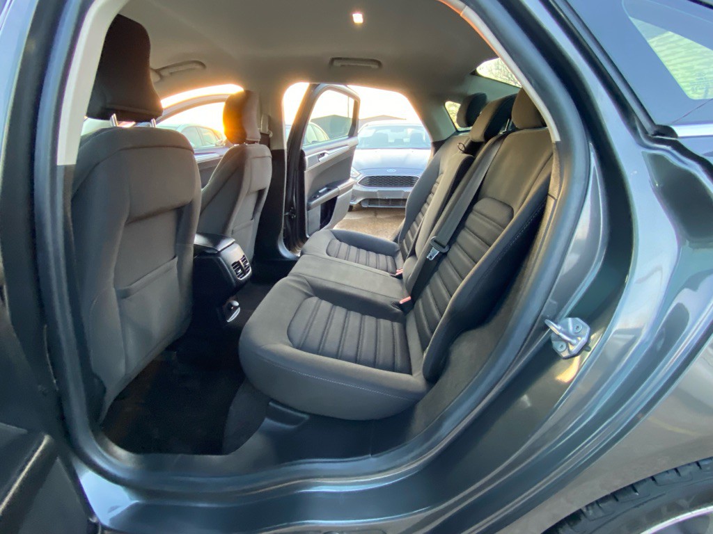 2018 Ford Fusion Image 16