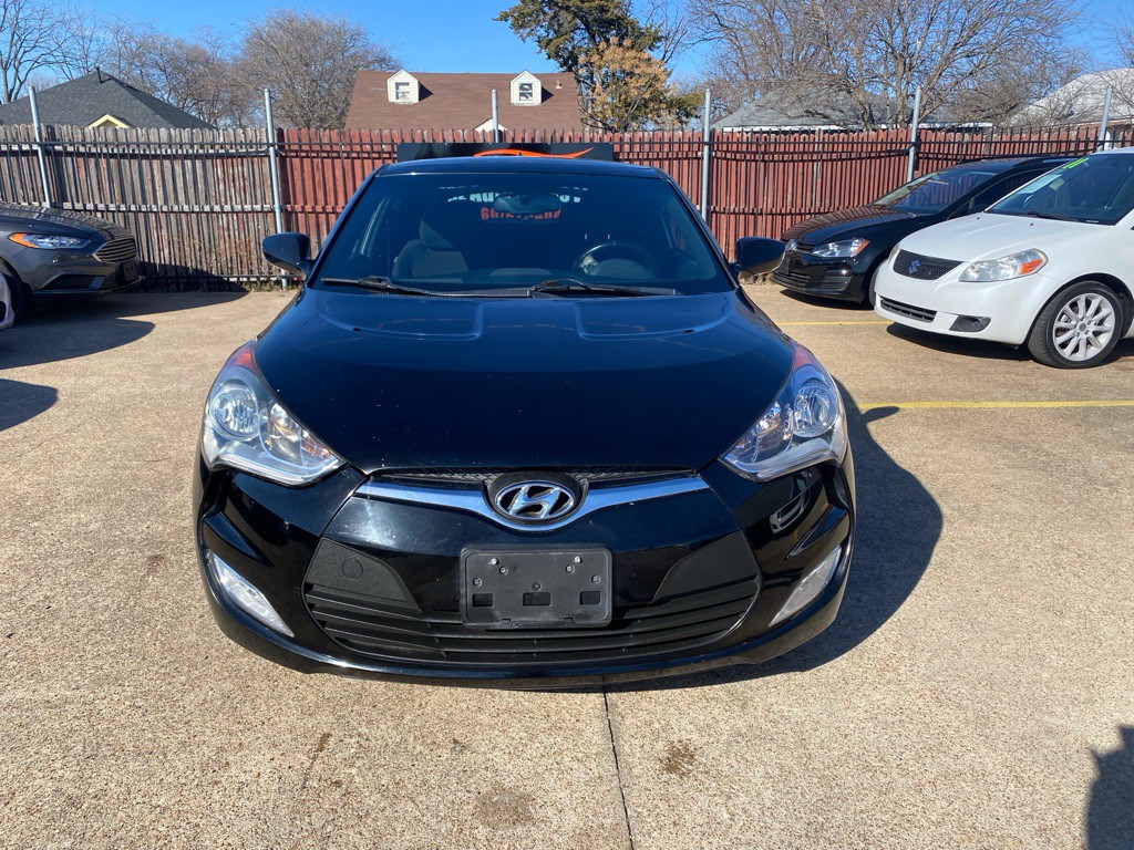 2017 Hyundai Veloster Image 2