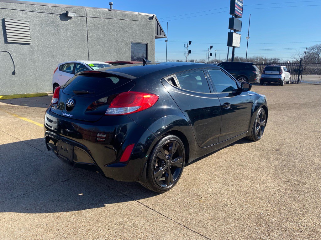 2017 Hyundai Veloster Image 6