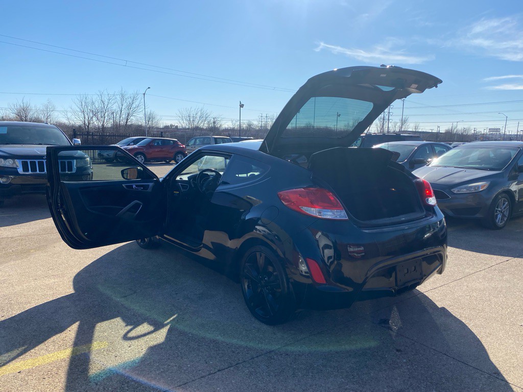 2017 Hyundai Veloster Image 10