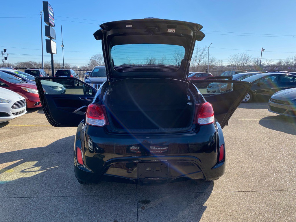 2017 Hyundai Veloster Image 11