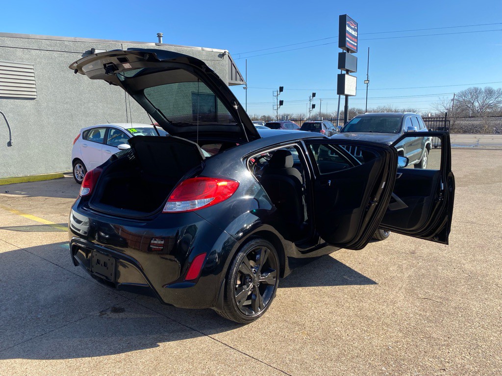 2017 Hyundai Veloster Image 12