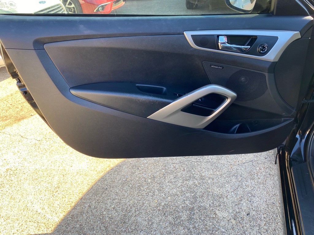 2017 Hyundai Veloster Image 13