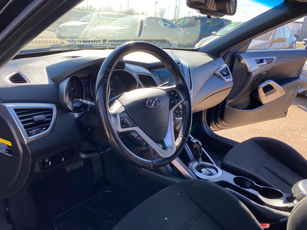 2017 Hyundai Veloster Image 14