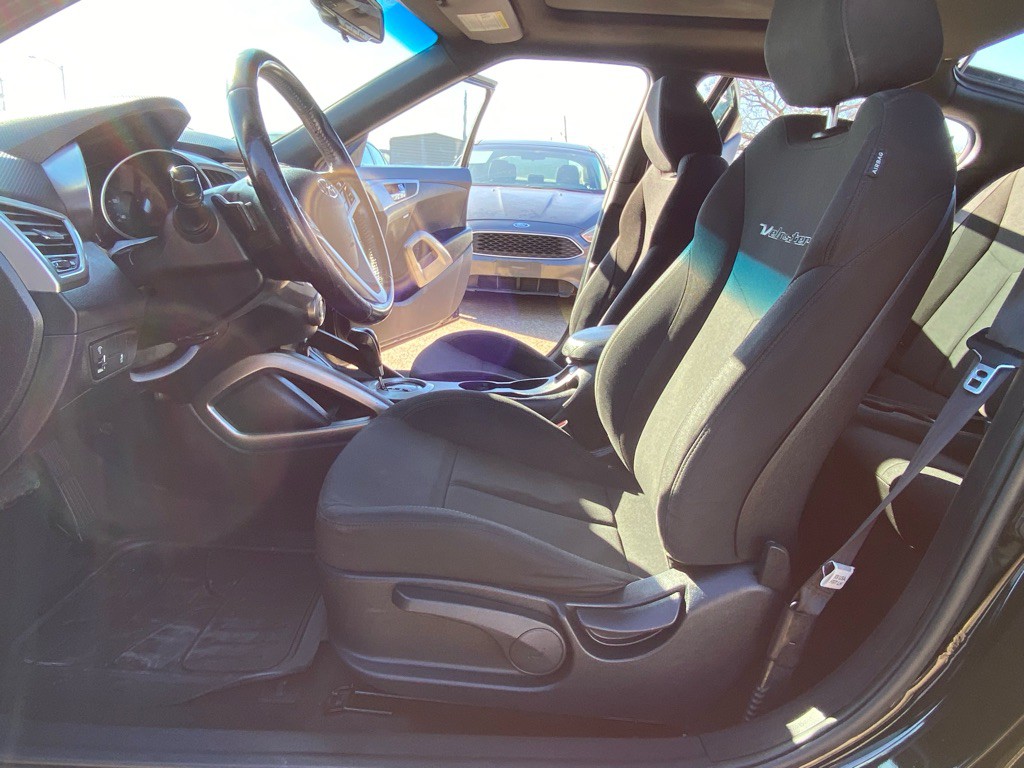 2017 Hyundai Veloster Image 15