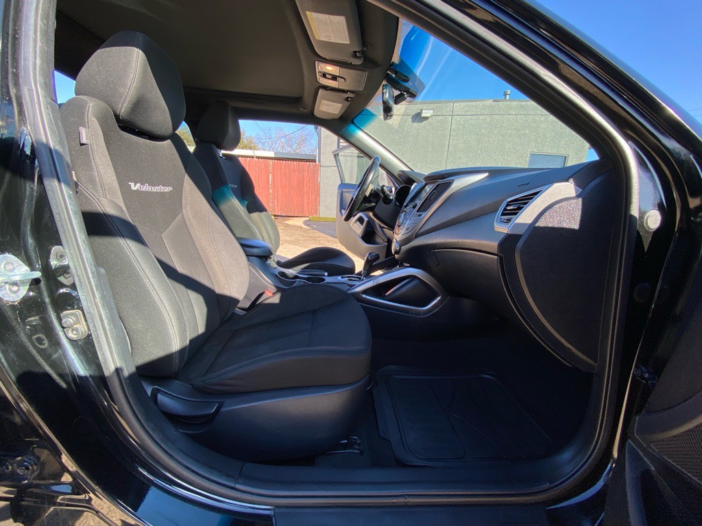 2017 Hyundai Veloster Image 19