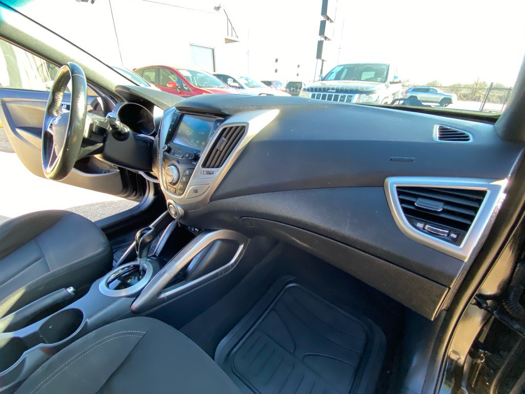 2017 Hyundai Veloster Image 20