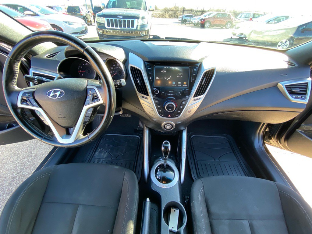 2017 Hyundai Veloster Image 21