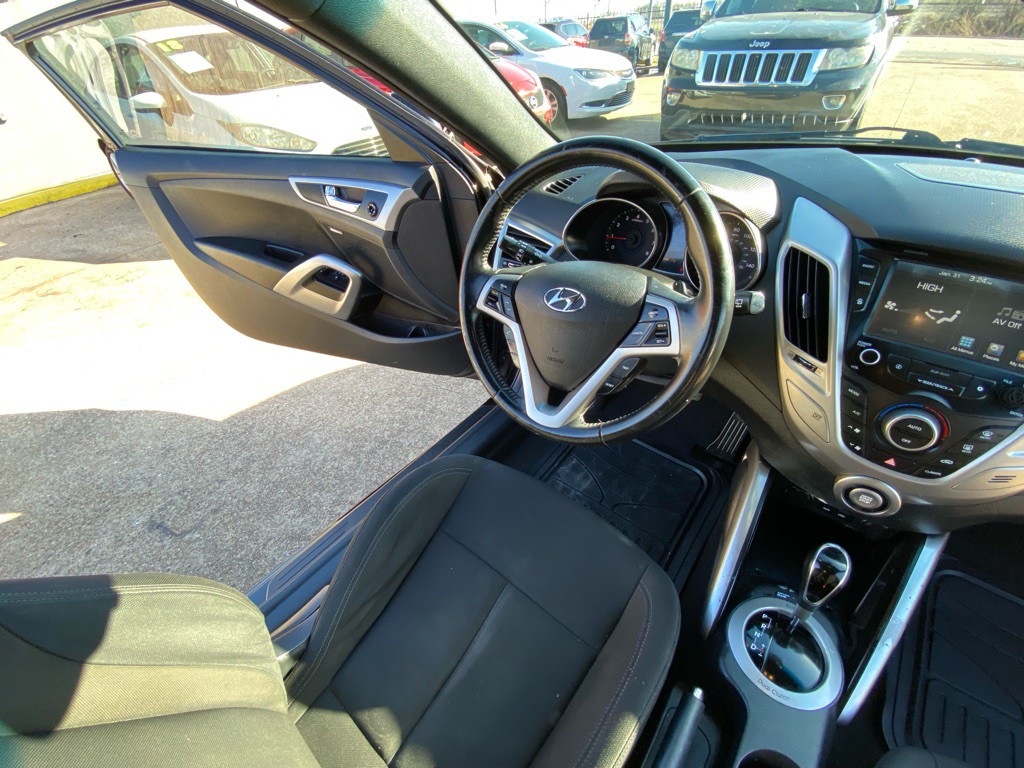 2017 Hyundai Veloster Image 23