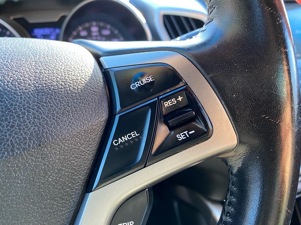 2017 Hyundai Veloster Image 25