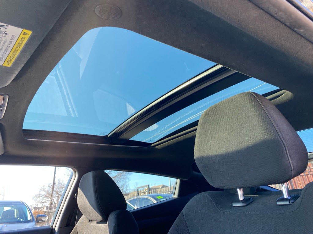 2017 Hyundai Veloster Image 27