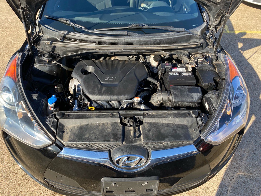 2017 Hyundai Veloster Image 29