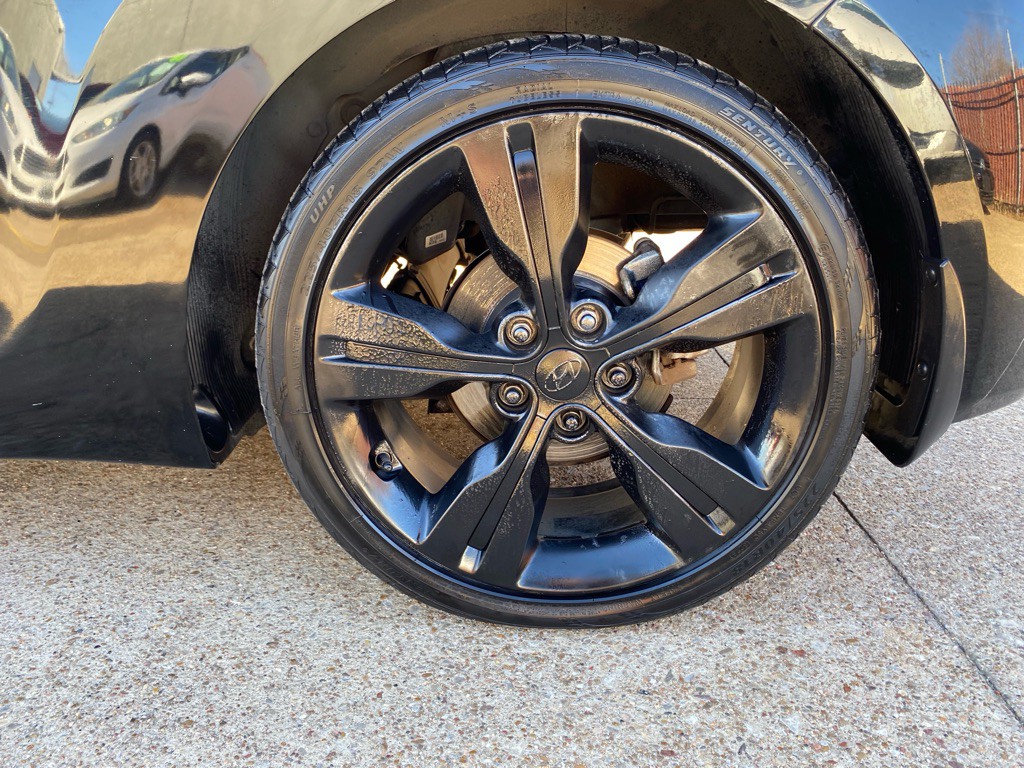 2017 Hyundai Veloster Image 31