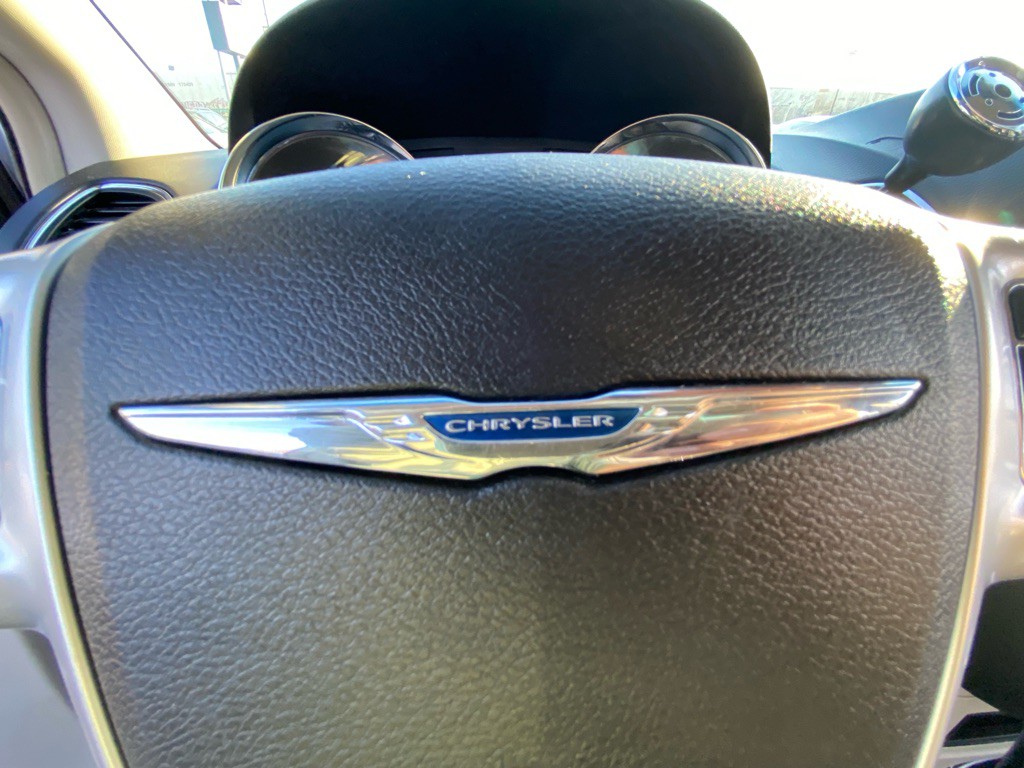 2015 Chrysler Town & Country Image 27