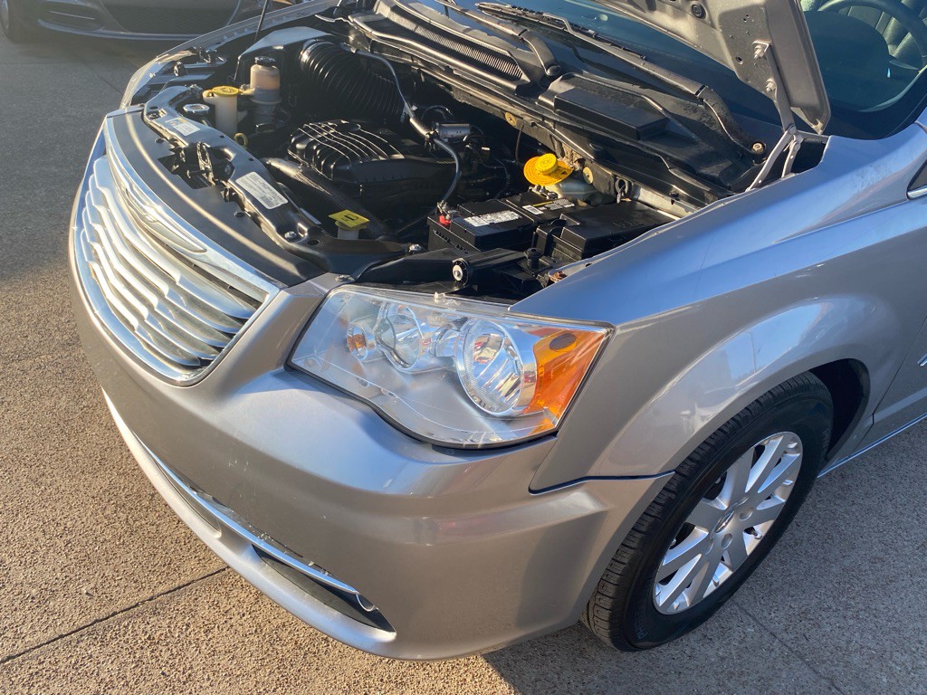 2015 Chrysler Town & Country Image 32