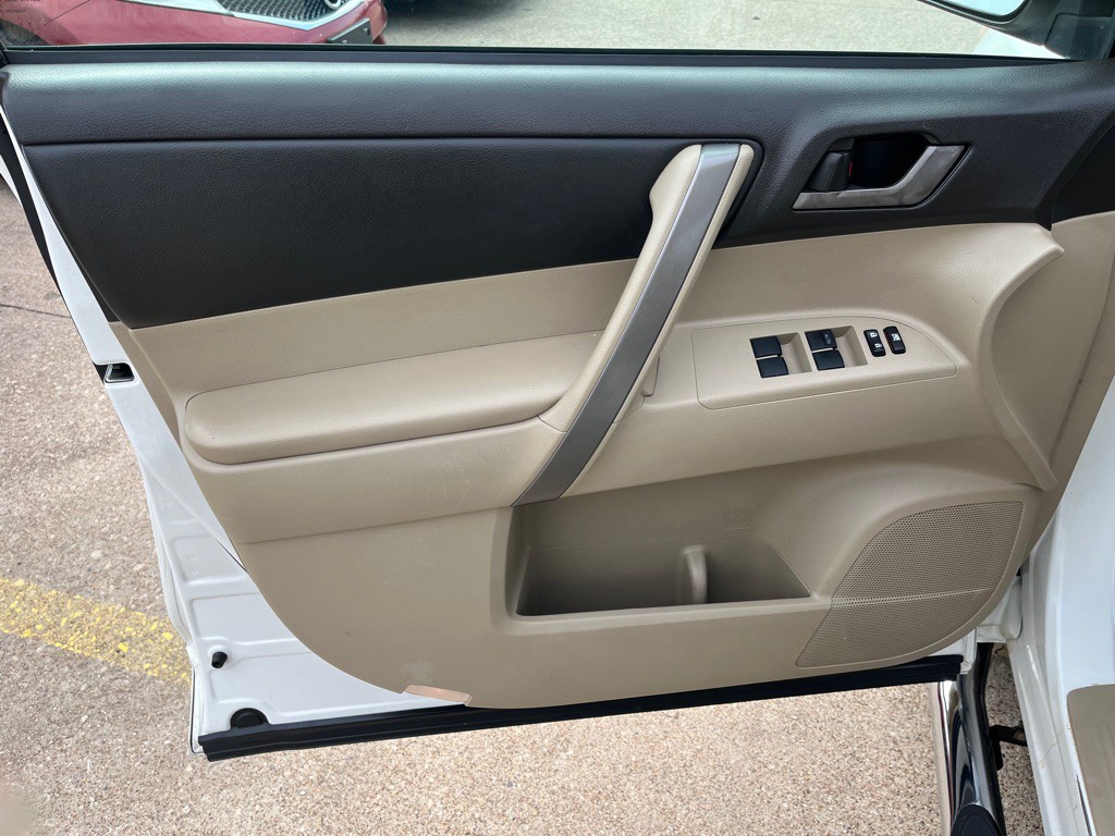 2010 Toyota Highlander Image 13