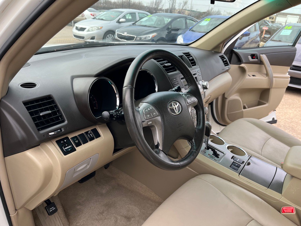 2010 Toyota Highlander Image 14
