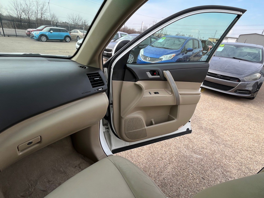 2010 Toyota Highlander Image 23