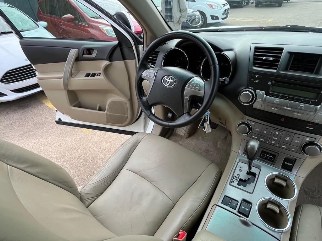 2010 Toyota Highlander Image 24