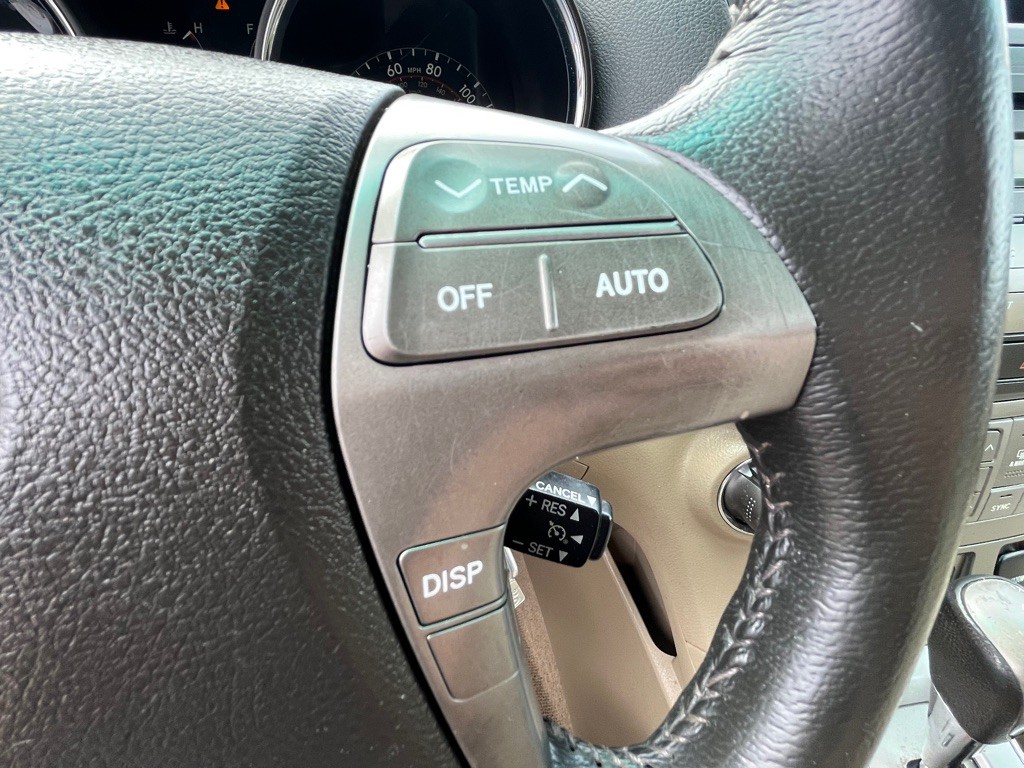 2010 Toyota Highlander Image 25