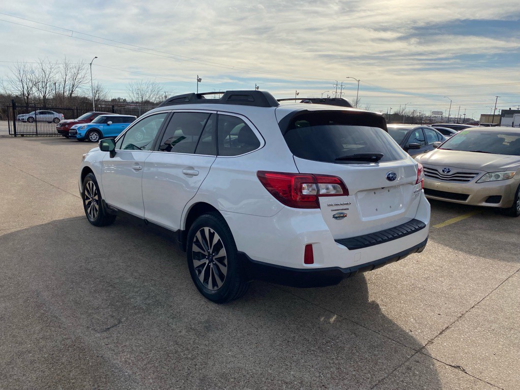 2015 Subaru Outback Image 4
