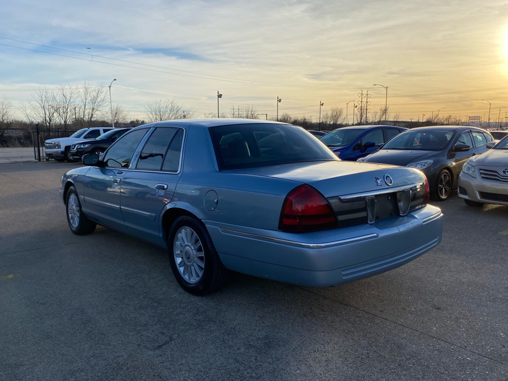 2008 Mercury Grand Marquis Image 4
