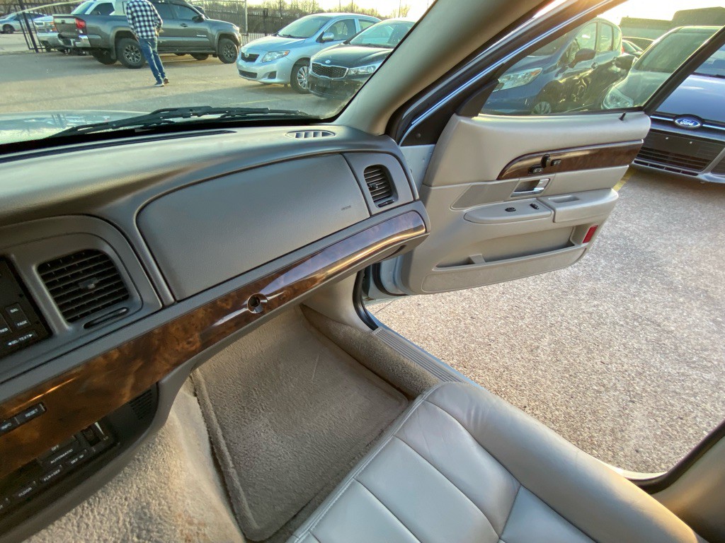 2008 Mercury Grand Marquis Image 22
