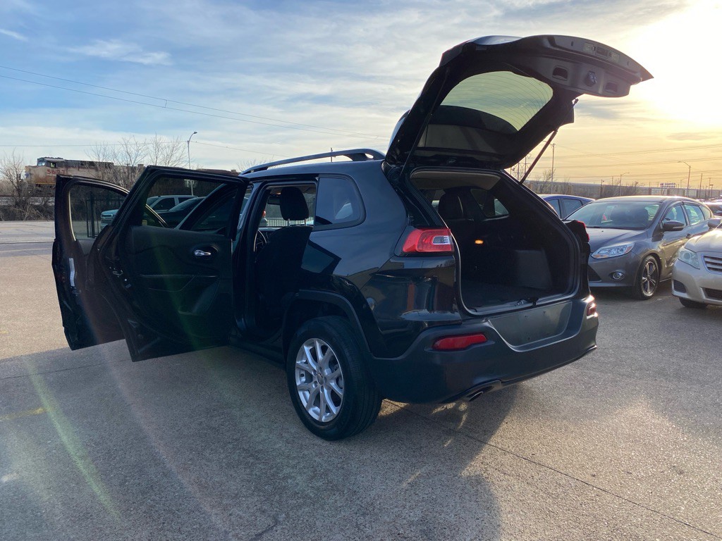 2016 Jeep Cherokee Image 10