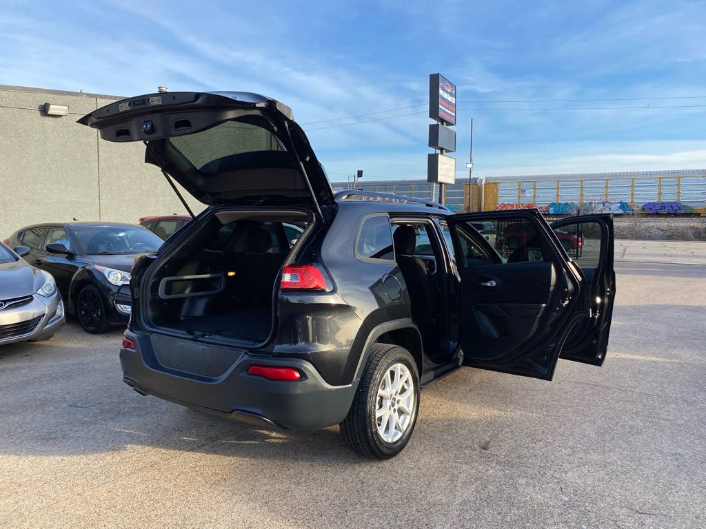 2016 Jeep Cherokee Image 12
