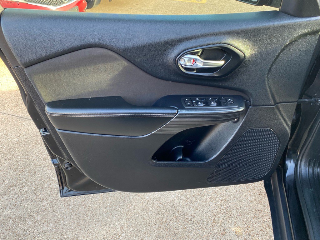 2016 Jeep Cherokee Image 13