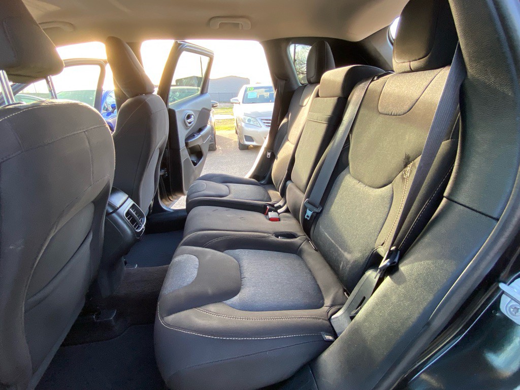 2016 Jeep Cherokee Image 16