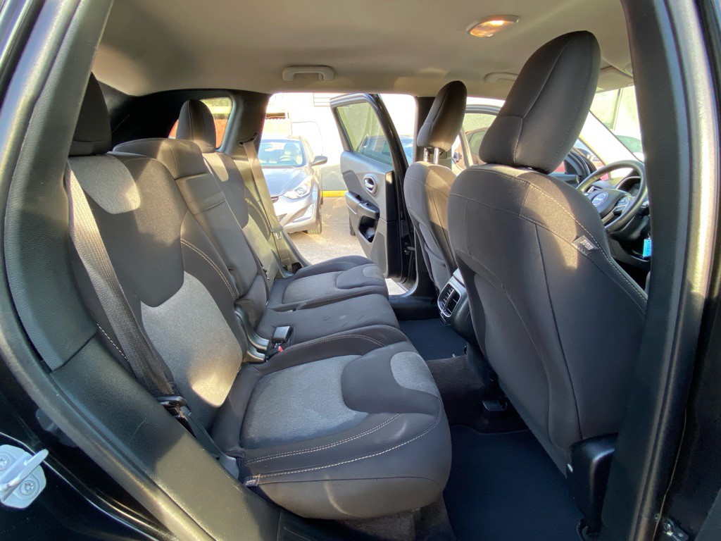 2016 Jeep Cherokee Image 18