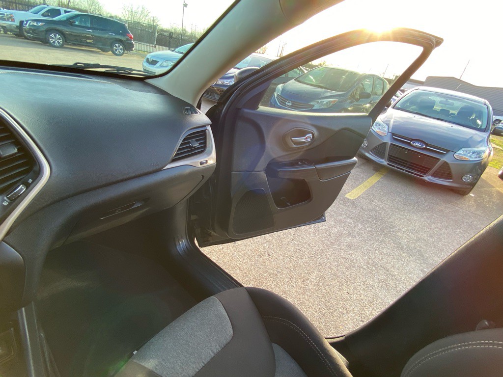 2016 Jeep Cherokee Image 21