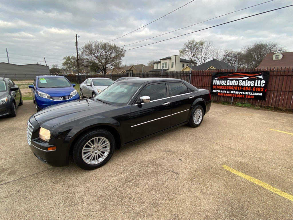 2010 Chrysler 300 Image 3