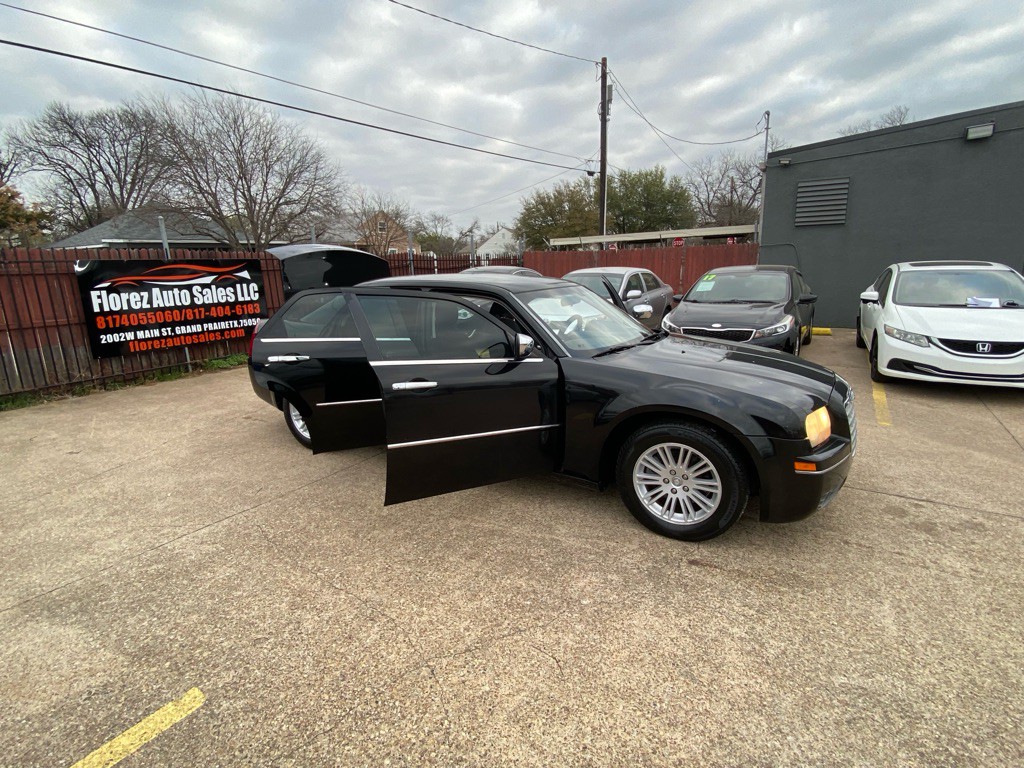 2010 Chrysler 300 Image 7