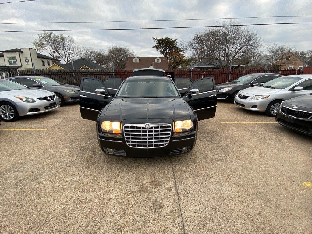 2010 Chrysler 300 Image 8