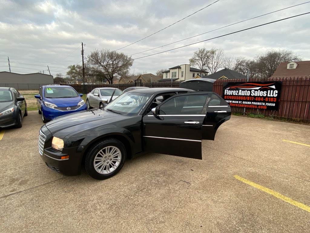 2010 Chrysler 300 Image 9