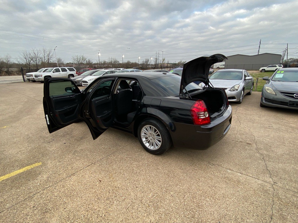 2010 Chrysler 300 Image 10