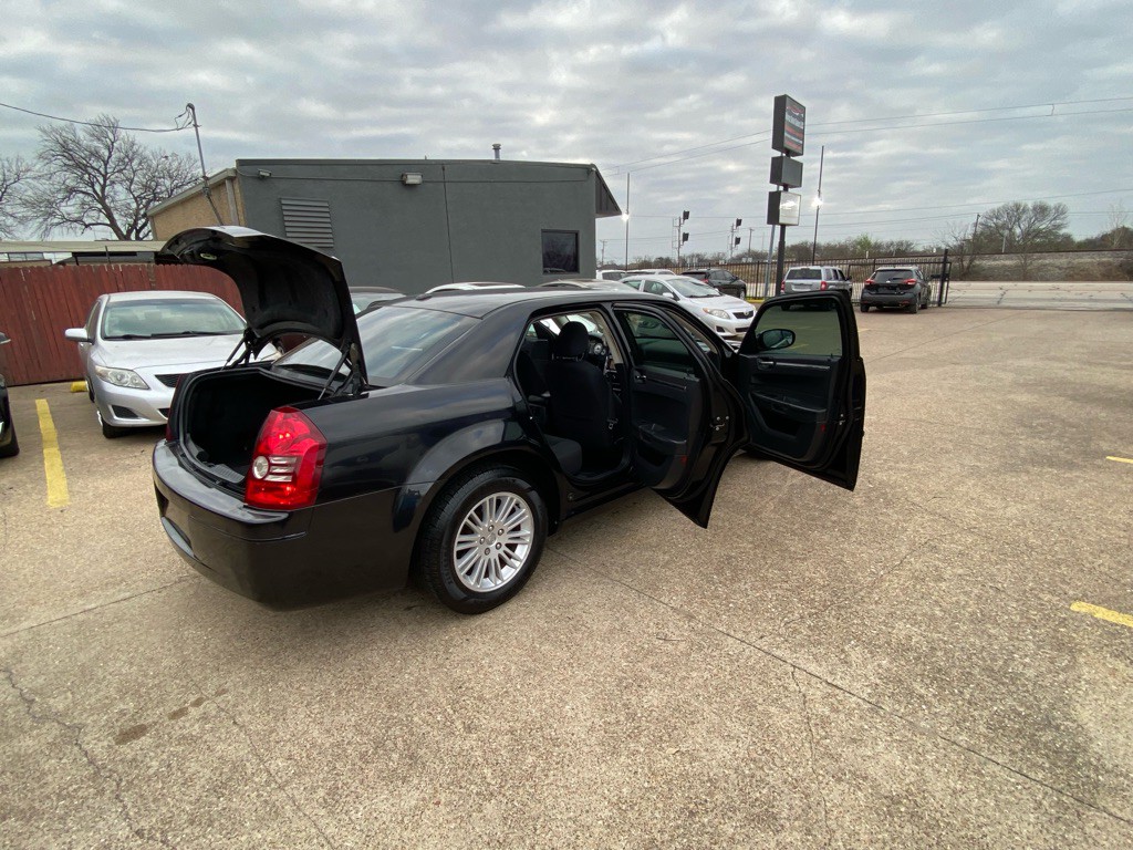 2010 Chrysler 300 Image 12