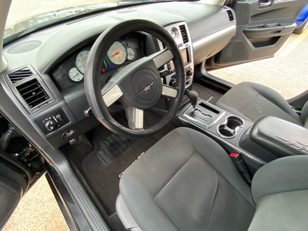 2010 Chrysler 300 Image 14