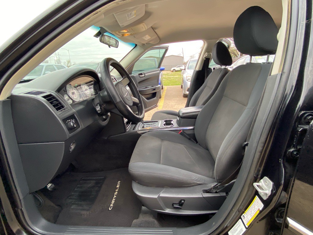 2010 Chrysler 300 Image 15