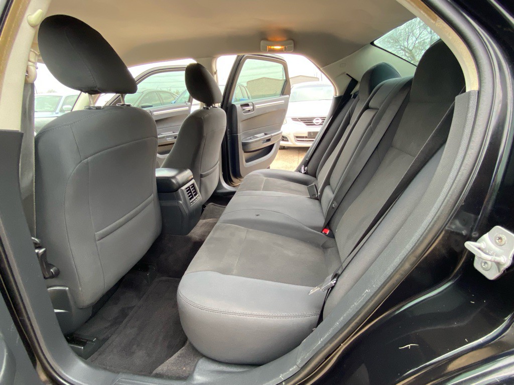 2010 Chrysler 300 Image 16